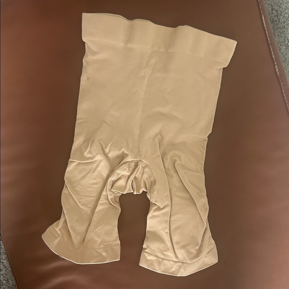 SKIMS Mid Thigh Shapewear Shorts